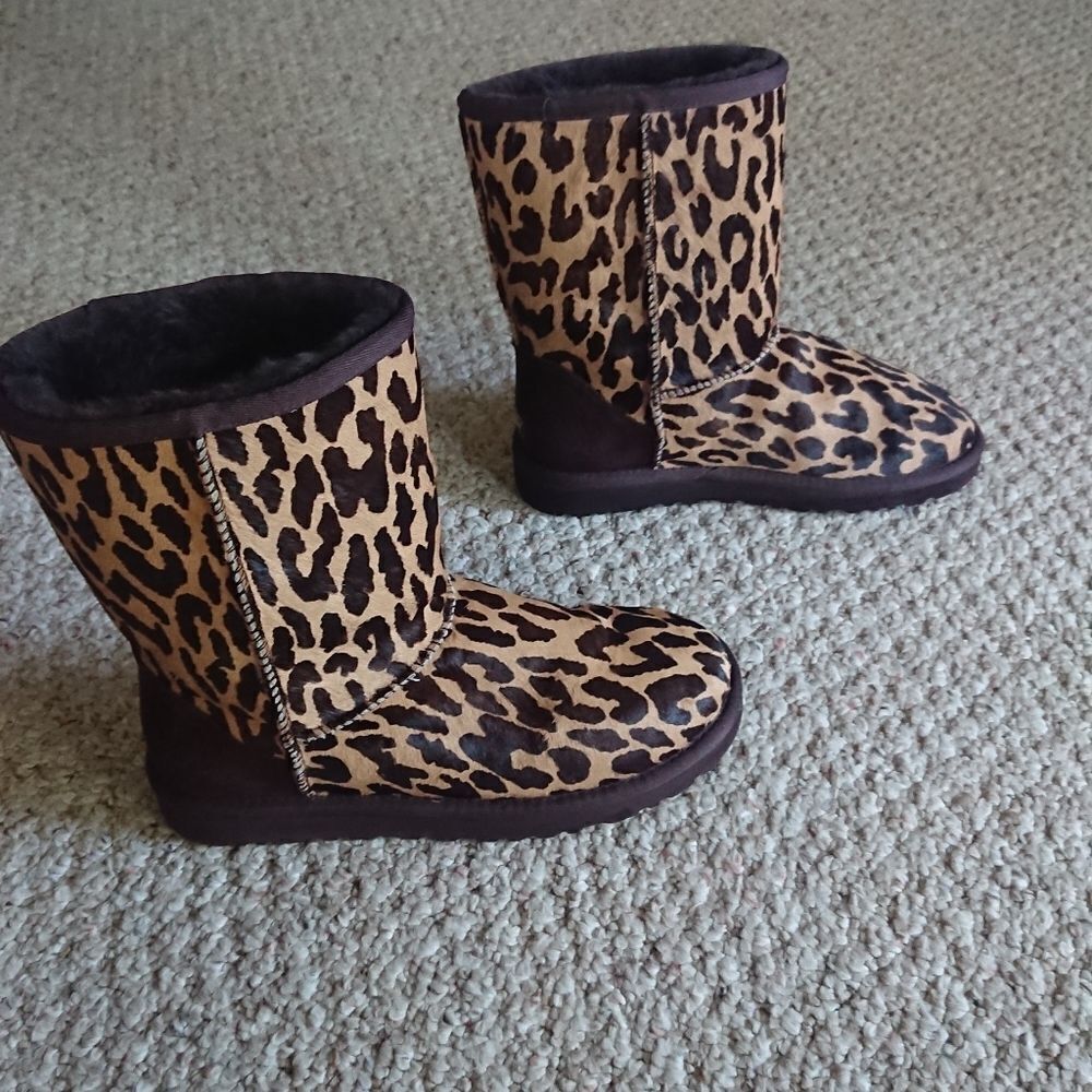 UGG Australia Classic Short Boots Exotic Print Cheetah Size 6 - Picture 2 of 9